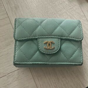 CHANEL Quilted Caviar Wallet in Soft Green